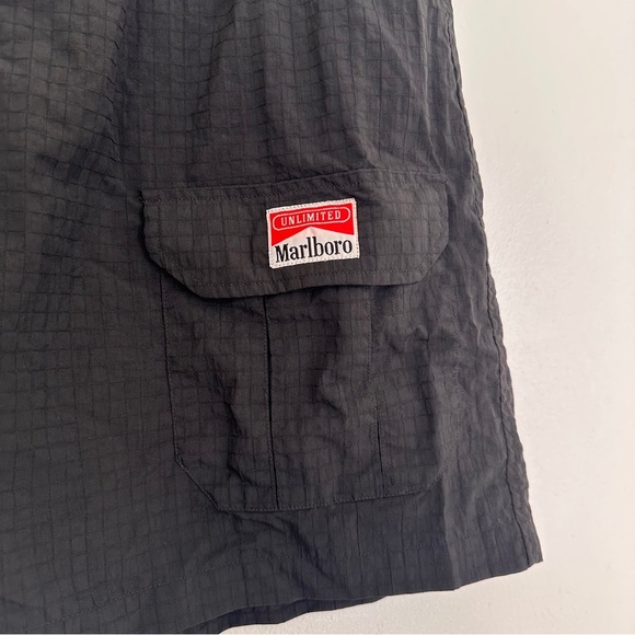 Marlboro Unlimited Mesh Lined Shorts Swim Trunks size Medium - Picture 2 of 4